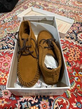 Minnetonk Moccasin-Style Lace-Up Shoes